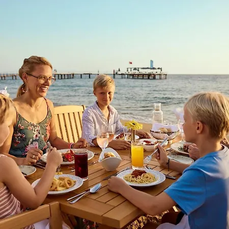 リゾート Robinson Pamfilya シダ