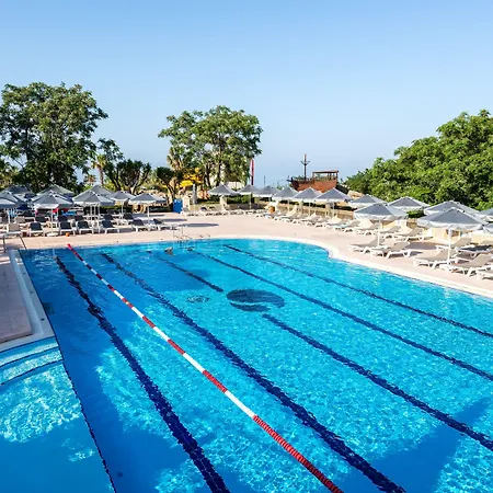 Robinson Pamfilya 4*