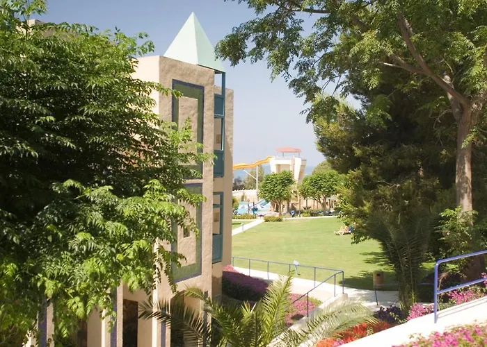 Robinson Pamfilya 4*