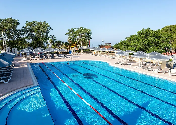 Robinson Pamfilya 4*