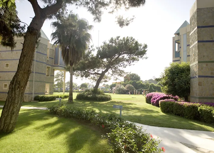 Курортний комплекс Robinson Pamfilya