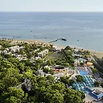 度假村 Robinson Pamfilya 4*