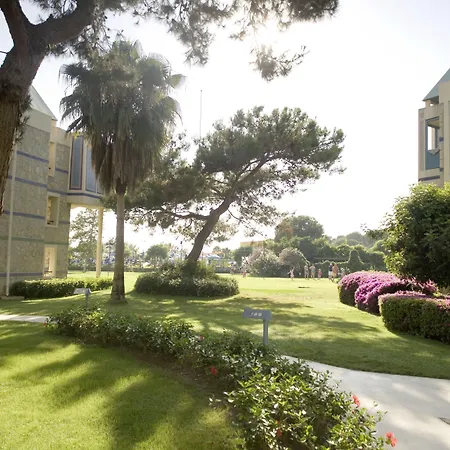 리조트 Robinson Pamfilya